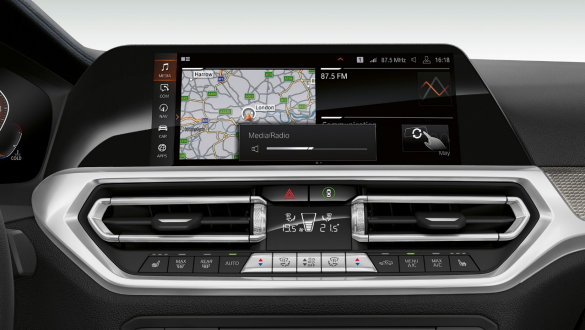 BMW 3 Series Sedan, BMW Gesture Control. Frontal close-up of the cockpit display of the BMW 3 Series Sedan with BMW Gesture Control.
