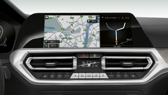 BMW 3 Series Sedan, BMW Live Cockpit Professional. Frontal close-up of the cockpit display of the BMW 3 Series Sedan with BMW Live Cockpit Professional.