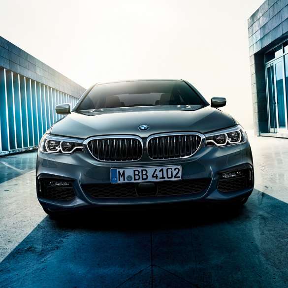 Exterior BMW 5 Series Sedan Exterior BMW 5 Series Sedan highlights 540i Sedan G30 Bluestone metallic front view