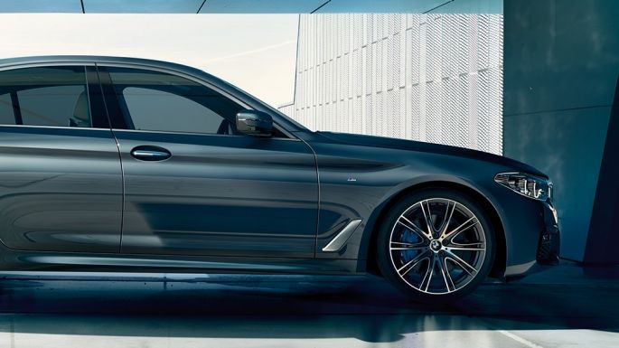 Side view design BMW 5 Series Sedan BMW 5 Series Sedan 540i Sedan G30 Bluestone metallic side view
