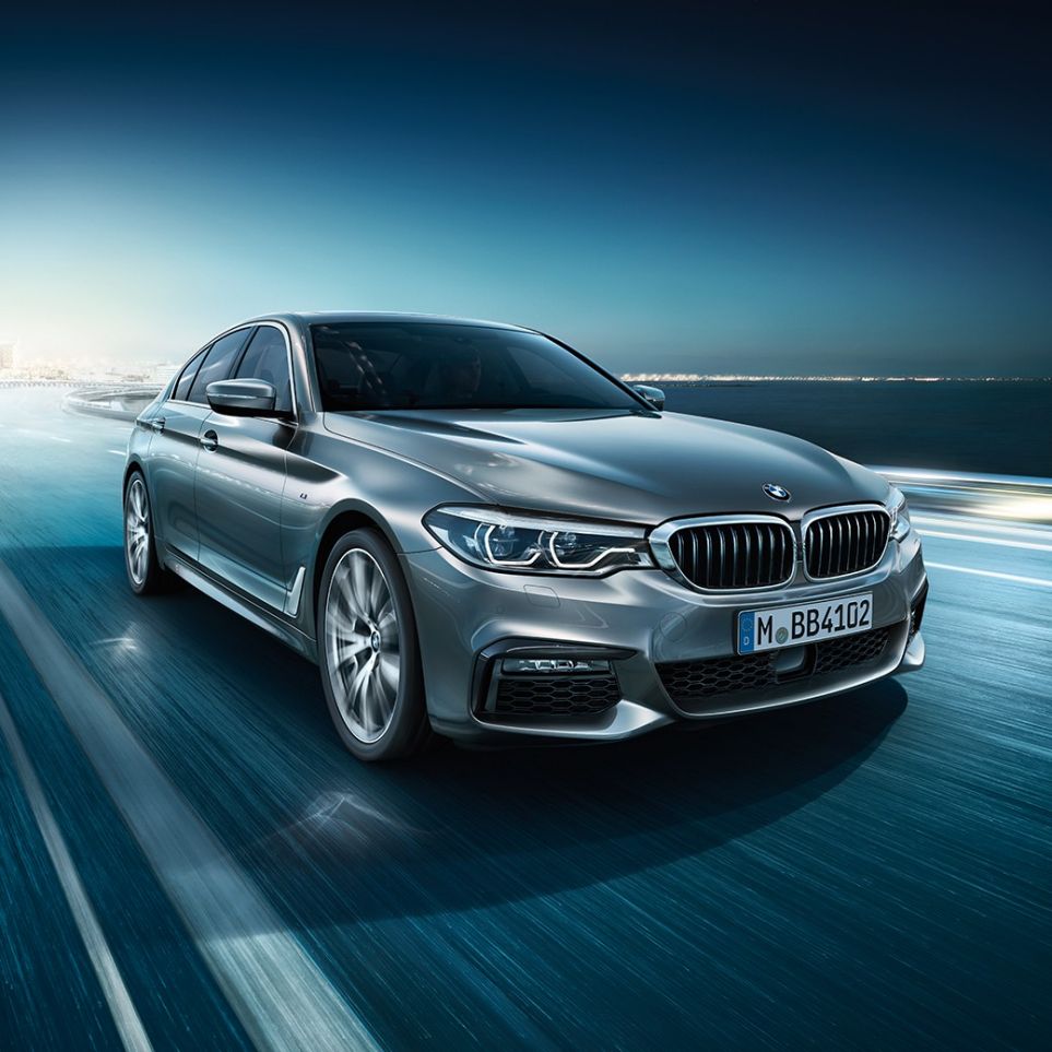 Design BMW 5 Series Sedan BMW 5 Series Sedan 540i Sedan G30 Bluestone metallic three-quarter front view