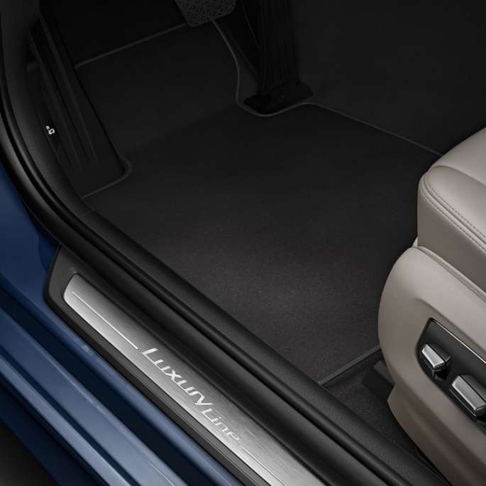 Luxury Line interior BMW 5 Series Sedan Luxury Line BMW 5 Series Sedan 540d Sedan G30 Imperial Blue Brilliant Effect metallic interior