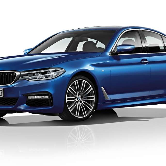 M Sport package three-quarter front view BMW 5 Series Sedan 540i Sedan M Sport package BMW 5 Series Sedan 540i Sedan G30 Mediterranean Blue metallic three-quarter front view