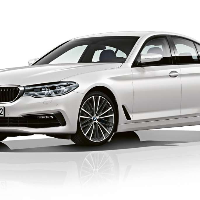 Sport Line three-quarter front view BMW 5 Series Sedan Sport Line BMW 5 Series Sedan 540i Sedan G30 Alpine White metallic three-quarter front view