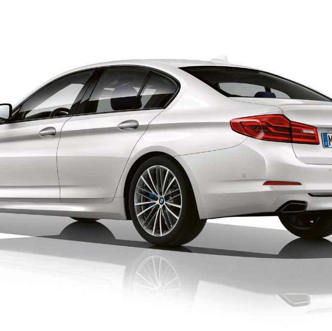 Sport Line three-quarter rear view BMW 5 Series Sedan Sport Line BMW 5 Series Sedan 540i Sedan G30 Alpine White metallic three-quarter rear view