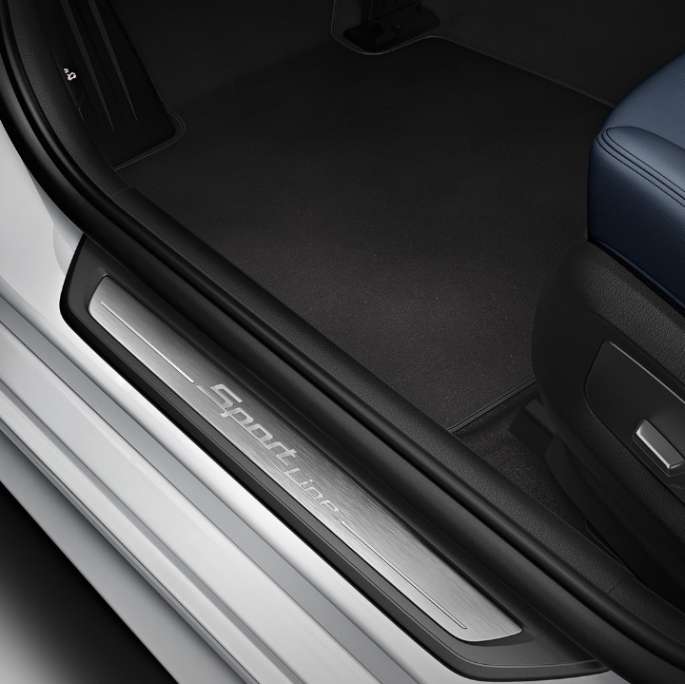 Sport Line interior BMW 5 Series Sedan Sport Line BMW 5 Series Sedan 540i Sedan G30 Alpine White metallic interior
