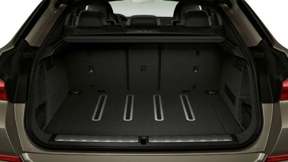 Luggage-compartment package of the BMW X6. Close-up of the luggage-compartment package of the BMW X6.