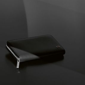 BMW M Wallet Horizontal. The product picture shows a detail of the BMW M Wallet Horizontal.
