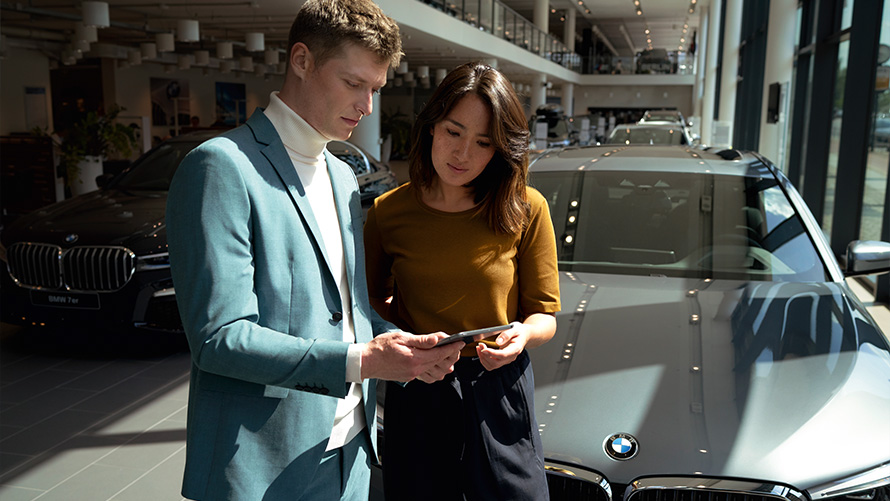 BMW Service employee greets customer BMW Service employee greets customer