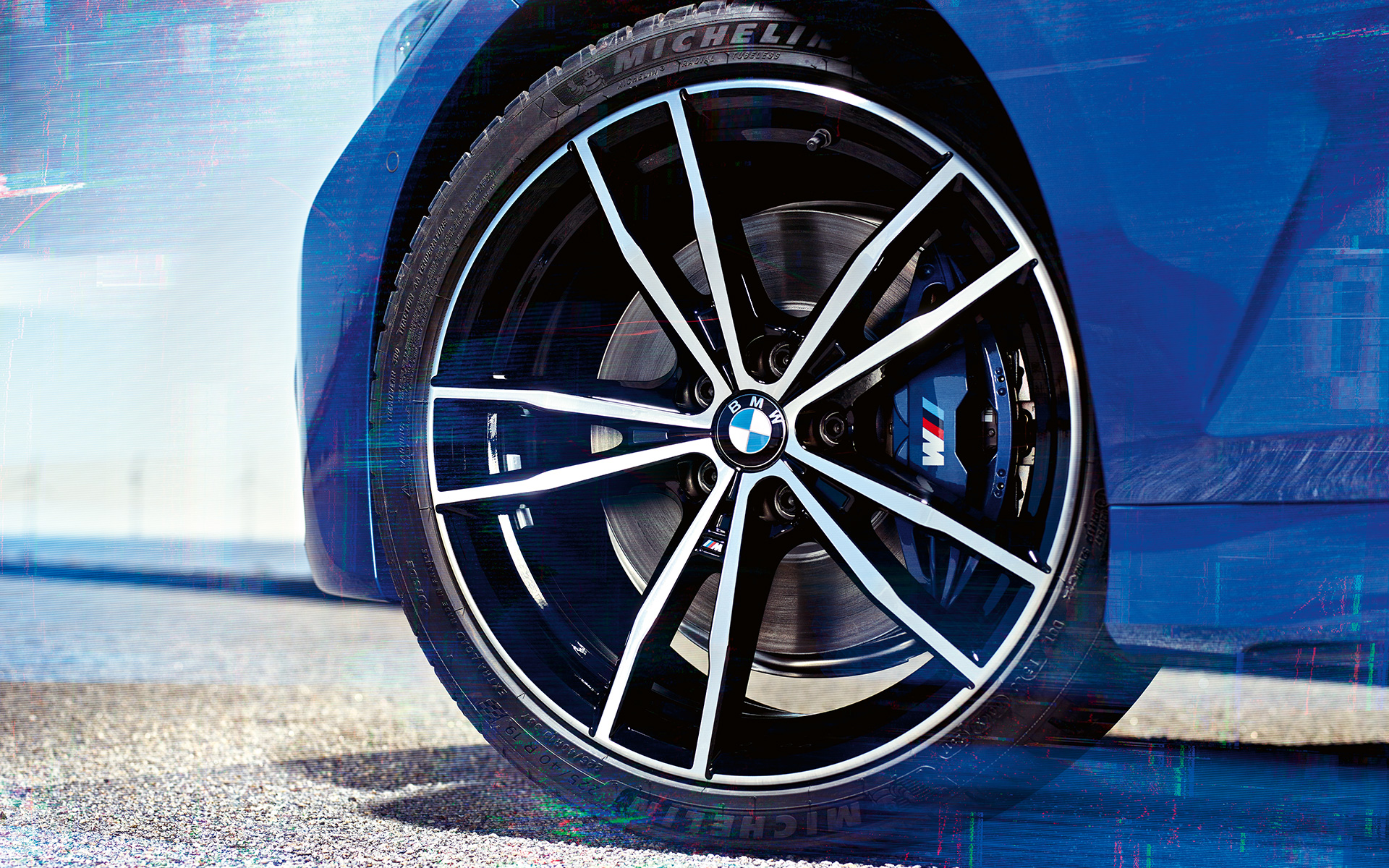 BMW 3 Series Sedan (G20), light alloy wheels 791 M. Close-up of 19'' M light alloy wheels 791 M Jet Black of the BMW 3 Series Sedan (G20).