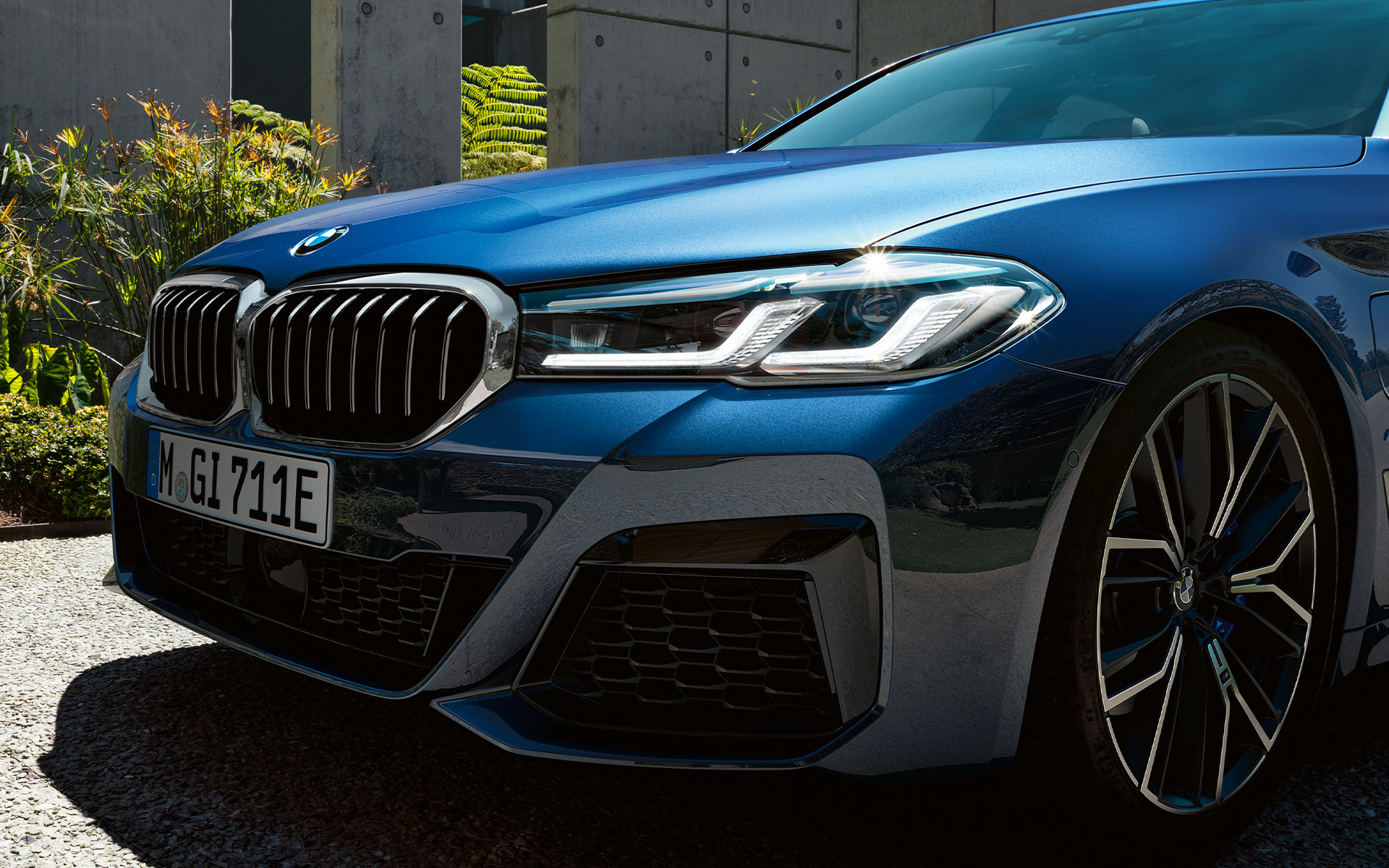 BMW Laserlight BMW 5 Series Sedan G30 BMW Laserlight BMW 5 Series Sedan G30 Facelift 2020 Phytonic Blue close-up front