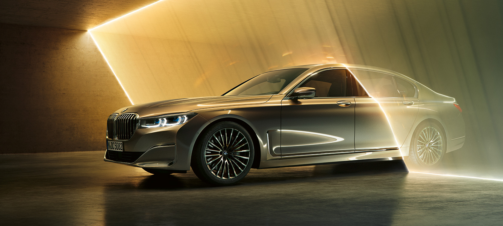 BMW 7 Series Sedan G11 G12 2019 Bernina Grey Amber Effect three-quarter front view surrounded by beams of light