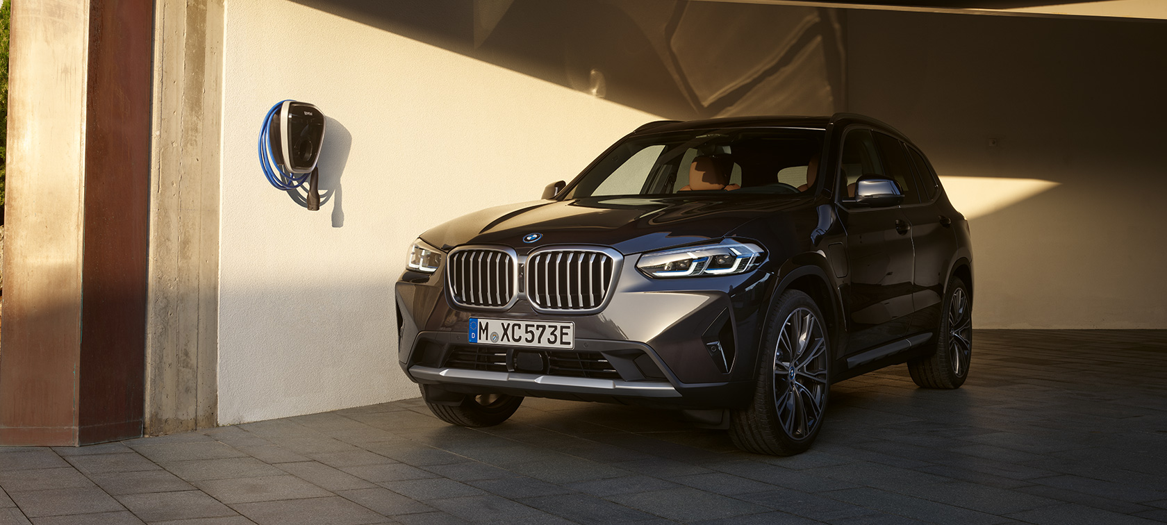 Plug-in hybrid BMW X3 xDrive30e G01 Sophisto Grey 2021 Plug-in hybrid BMW X3 xDrive30e G01 Sophisto Grey three-quarter front view standing 2021