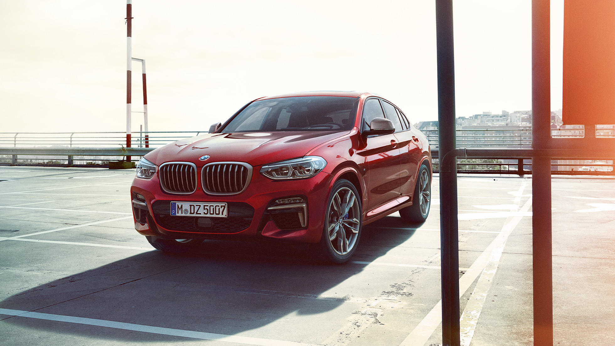 BMW X4 exterior BMW X4 M40i G02 2018 Flamenco Red brilliant effect three-quarter front view