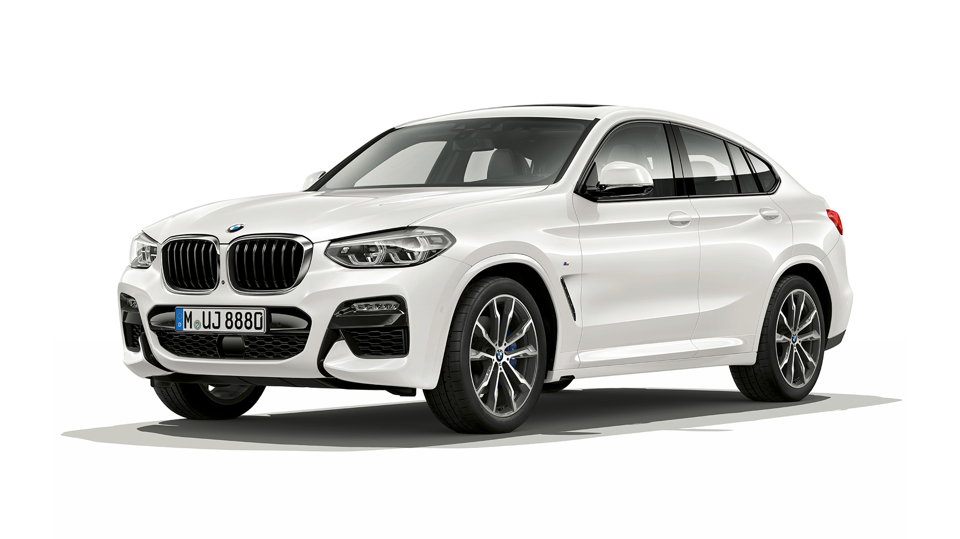 Three-quarter front view BMW X4 Model M Sport BMW X4 xDrive30i Model M Sport G02 2018 Alpine White three-quarter front view