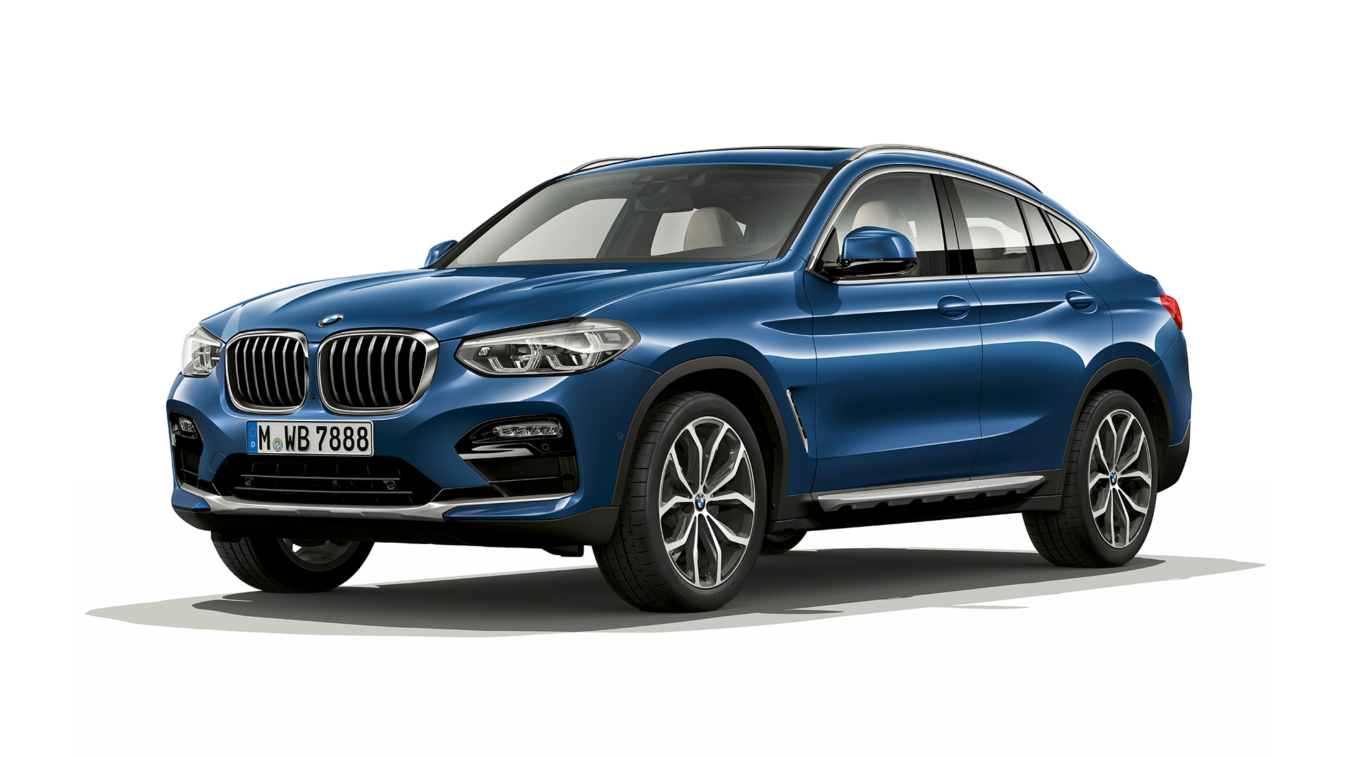 Three-quarter front view BMW X4 Model xLine BMW X4 xDrive20d Model xLine G02 2018 Phytonic blue three-quarter front view
