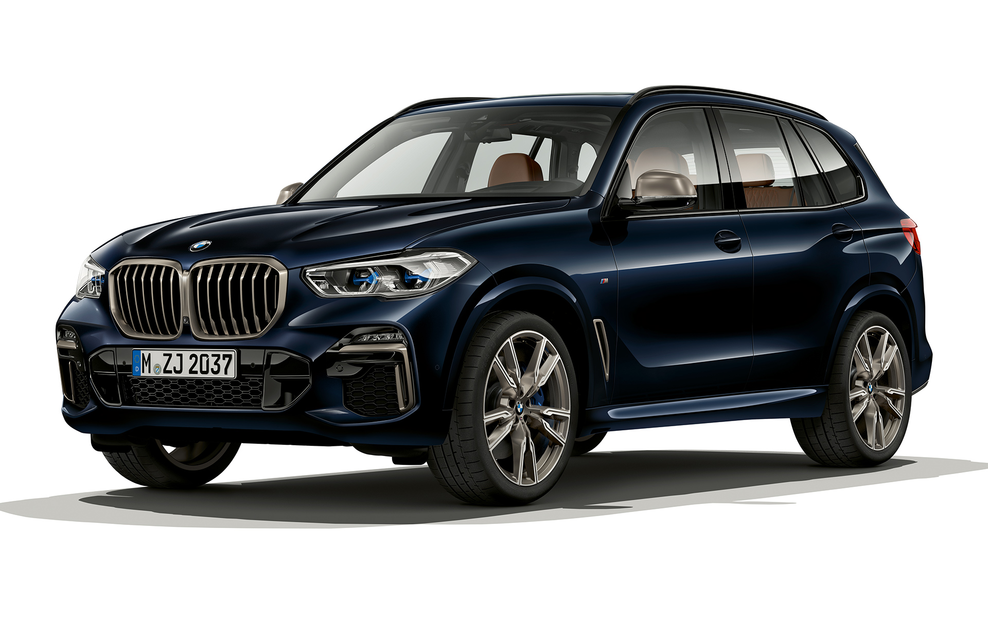 BMW X5 M50d front Night-time shot of the front of the BMW X5 M50d