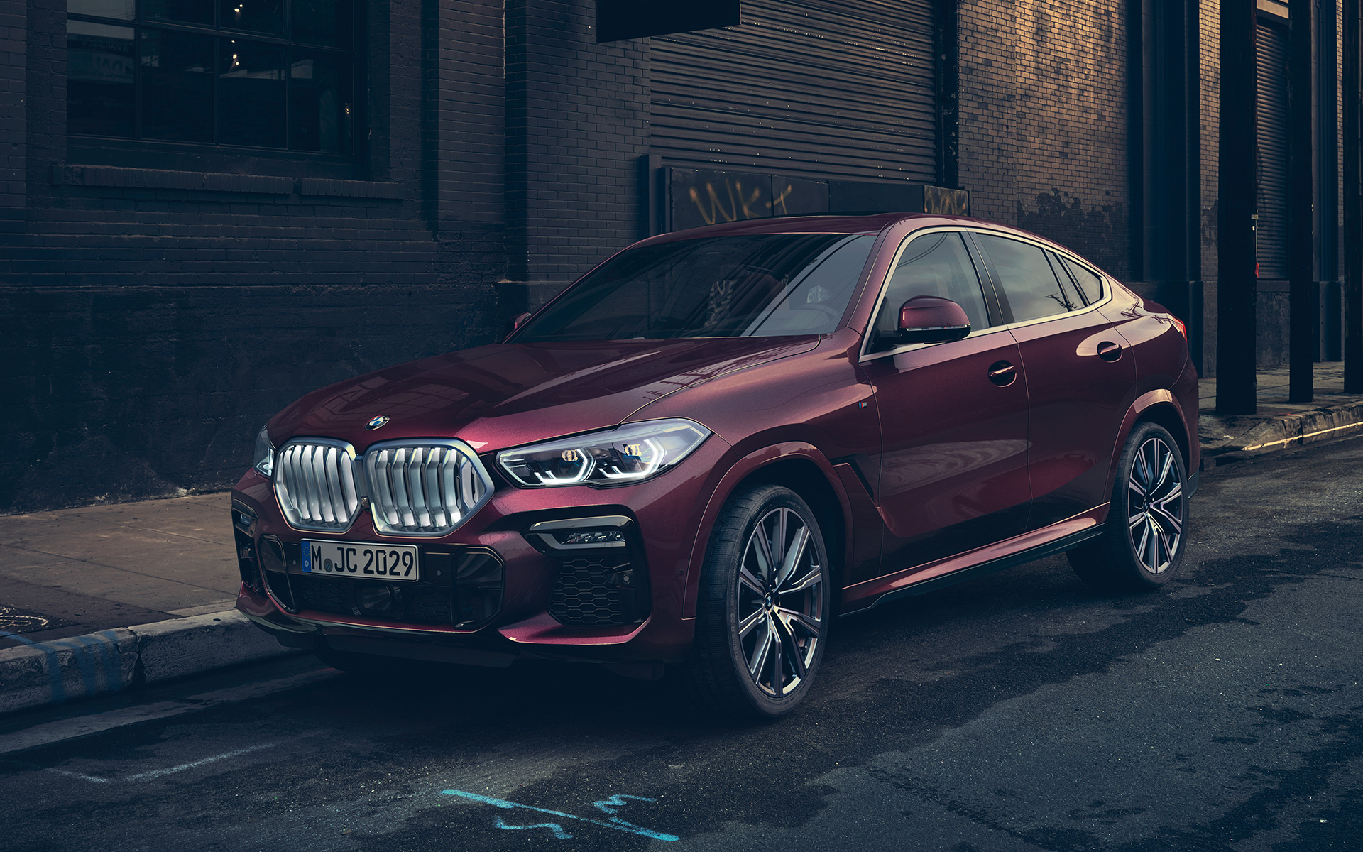 Three-quarter front view BMW X6 Individual G06 2019 BMW X6 Individual G06 2019 Ametrine metallic three-quarter front view