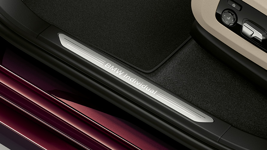 BMW X7 Individual xDrive40i G07 2018 ametrin metallic Illuminated entry sills with BMW Individual designation