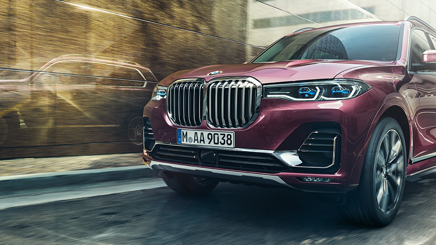 BMW X7 Individual xDrive40i G07 2018 ametrin metallic three-quarter front view driving 