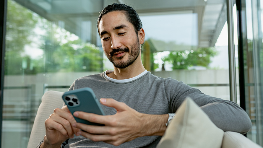 BMW Service man and woman in front of BMW iX at BMW Service Partner