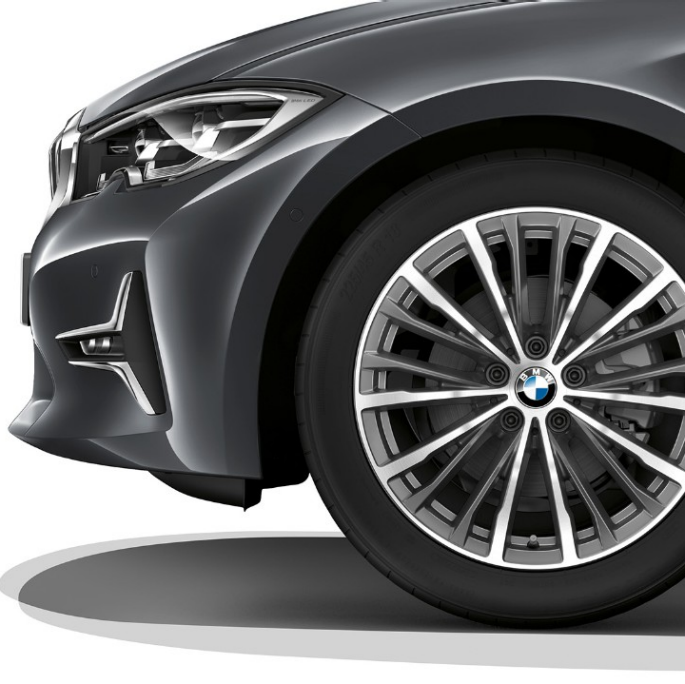 BMW 3 Series Sedan, Modell Luxury Line light alloy wheel Close-up of the light alloy wheel of the BMW 3 Series Sedan with Model Luxury Line equipment.