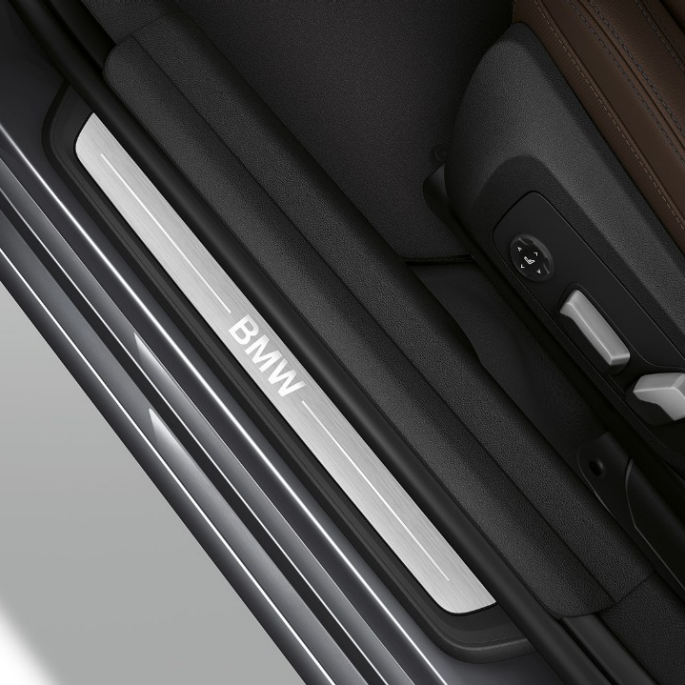 BMW 3 Series Sedan, Model Luxury Line entry sill. Top view of the door sill of the BMW 3 Series Sedan with Model Luxury Line features.