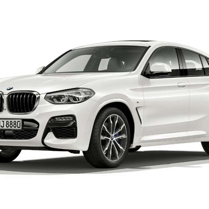 BMW X4 xDrive30i Model M Sport G02 2018 Alpine White three-quarter front view
