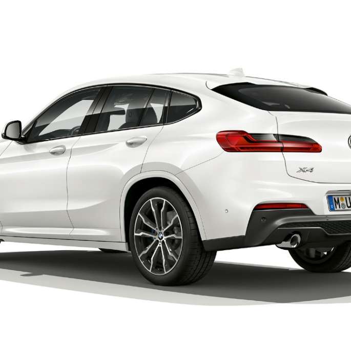 BMW X4 xDrive30i Model M Sport G02 2018 Alpine White three-quarter rear view
