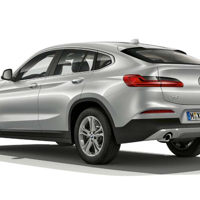 BMW X4 xDrive20d Model Advantage G02 2018 Glacier Silver three-quarter rear view