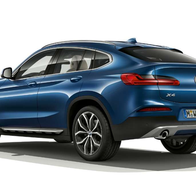 BMW X4 xDrive20d Model xLine G02 2018 Phytonic blue three-quarter rear view